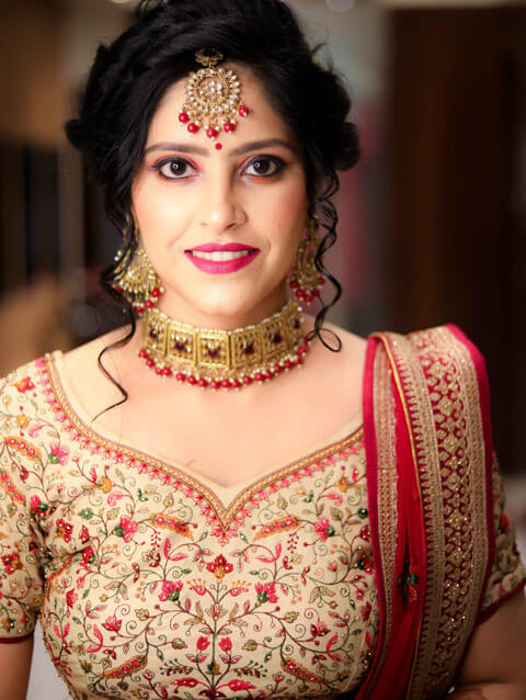 Professional bridal makeup artist in Lucknow