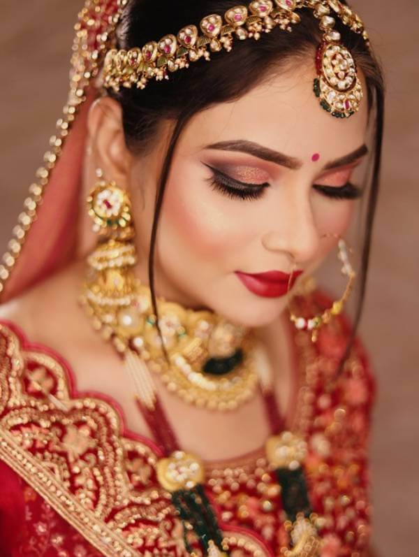 Professional bridal makeup artist in Lucknow